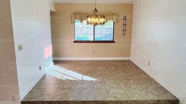 Foto del edificio - 3 bedroom/ 2 bathroom home located near Old River Rd/ White Ln