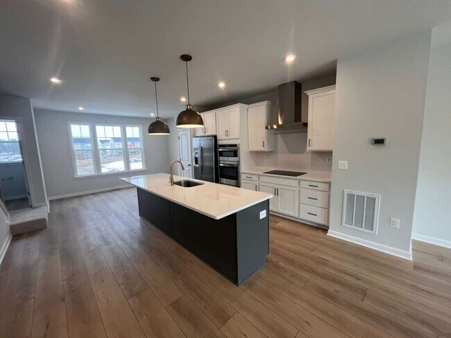 Building Photo - 426 Burden Dr