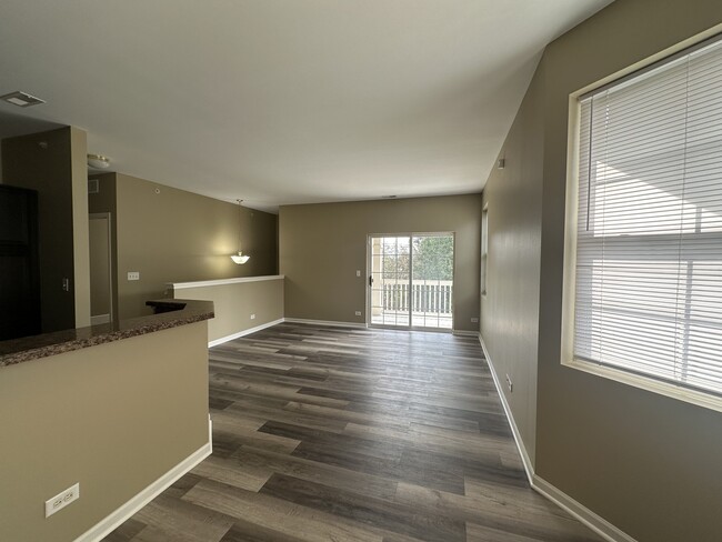 Building Photo - 2245 Aurora Dr