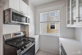 Building Photo - 1588 Sacramento St