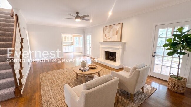 Foto del edificio - 4 Bed, 3.5 Bath Home with Garage / Pet-Friendly / Available Now!