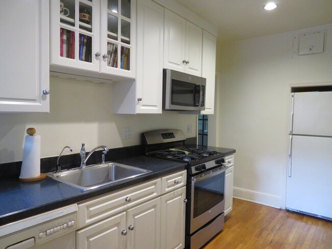 Renovated kitchen - 915 Wynnewood Rd