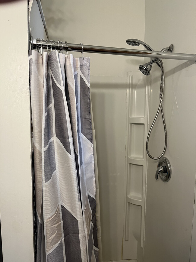 Building Photo - 103 W Railroad St