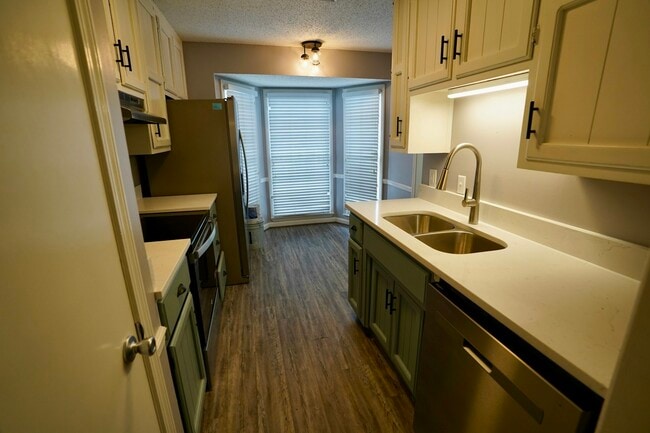Building Photo - 338 Jamestown Manor Dr