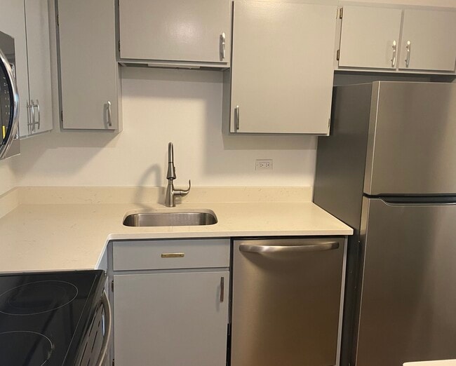 Foto del edificio - 2650 N Lakeview Ave
