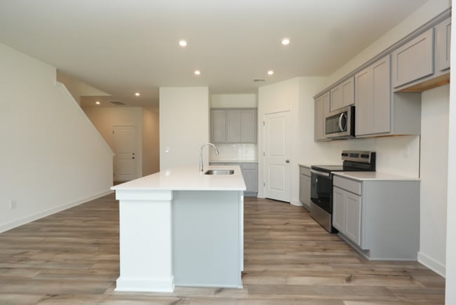 Foto del edificio - Stunning 5-Bed, 3-Bath Home in Desirable B...