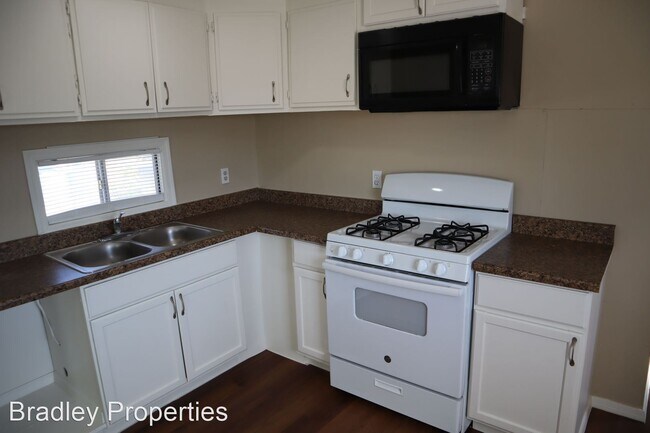 Building Photo - 2 br, 2 bath House - 693 E Lake Drive