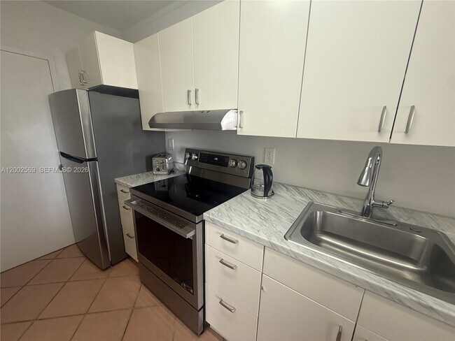 Foto del edificio - 100 Lincoln Rd