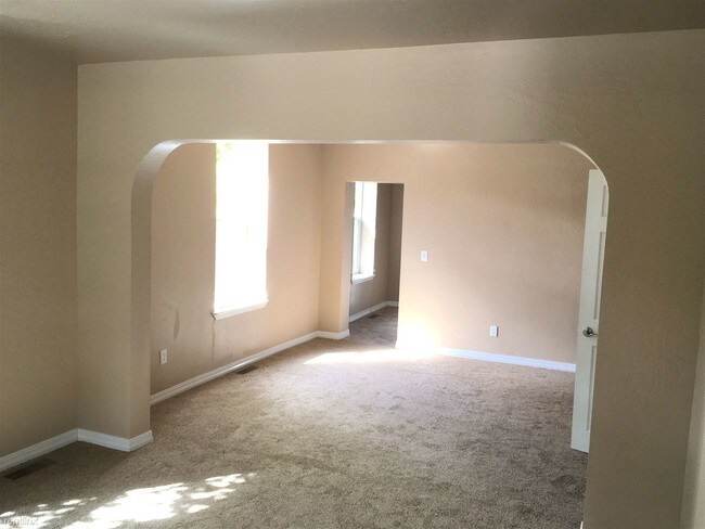 Building Photo - 608 Hillsdale St