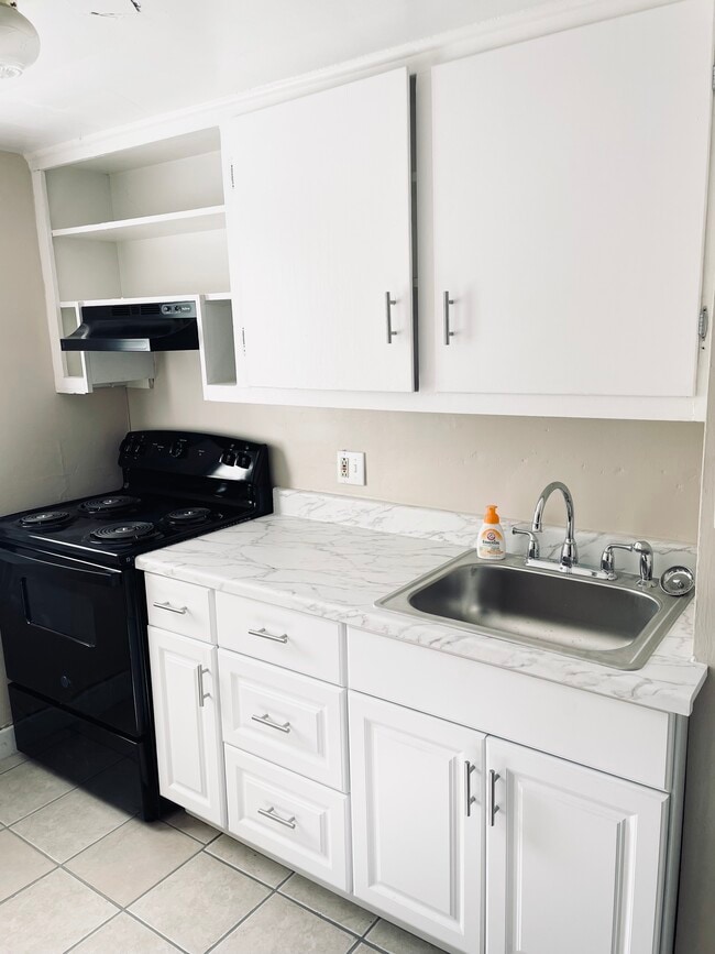 1801 S Martin Luther King Jr Blvd Unit Apt 2, Lansing, MI 48910