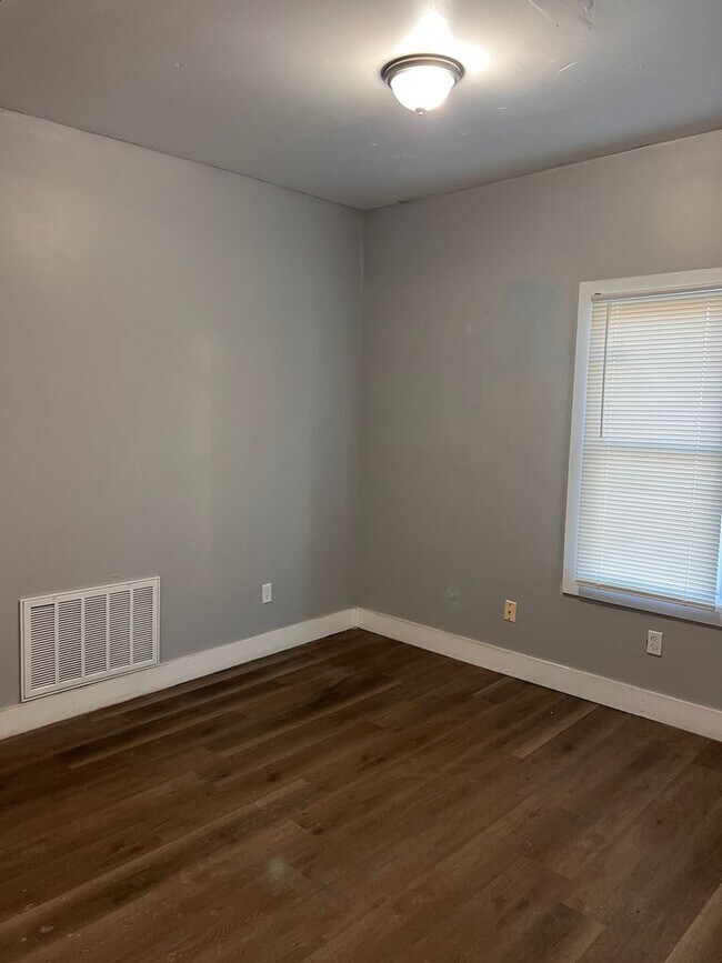 Building Photo - Ready to move in 3 bedroom home