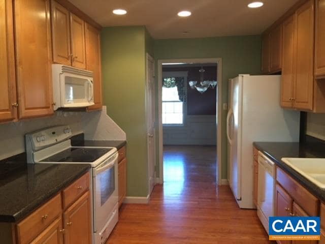 Foto del edificio - 377 Carodon Dr