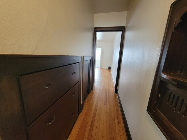 Foto del edificio - 701 N Chestnut Ave