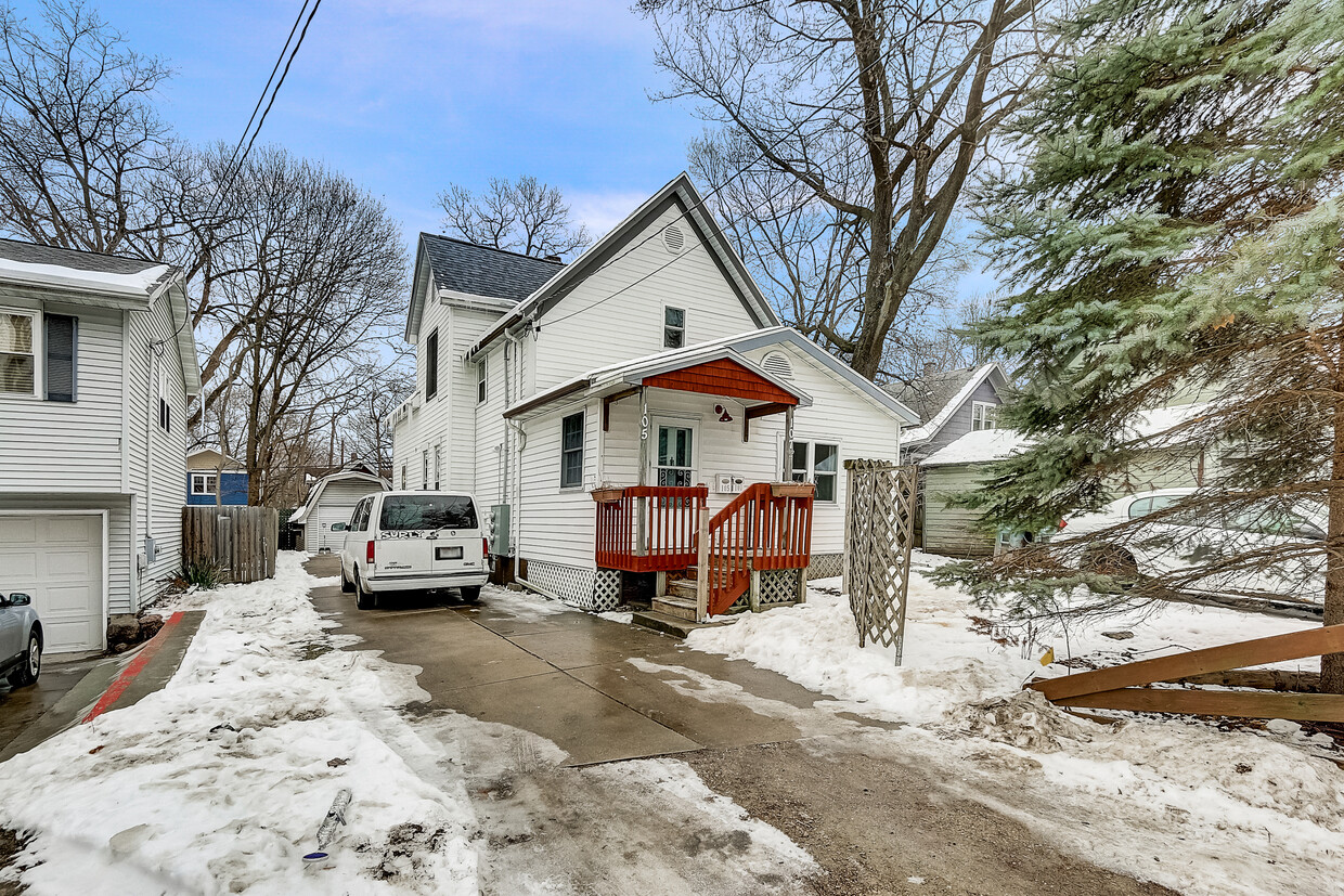 Lovely 2/2 home in ATWOOD!! - 107 Dunning St