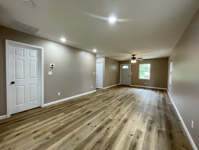 Foto del edificio - 2024 New Build - 3-bedroom, 2-bathroom with Gorgeous Finishes & Open Concept Living