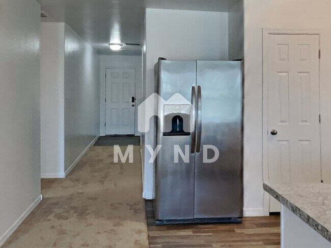 Building Photo - 953 W Kachina Dr