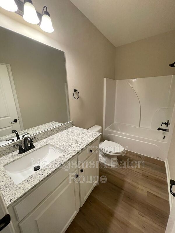 Building Photo - 17481 Berkshire Dr