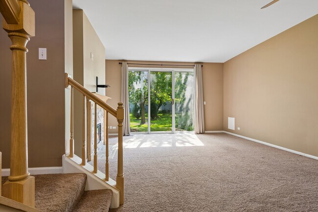 Foto del edificio - 96 Polaris Dr