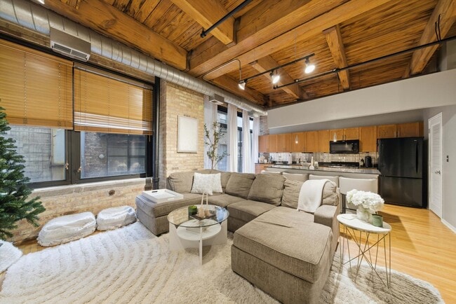 Building Photo - 375 W Erie St