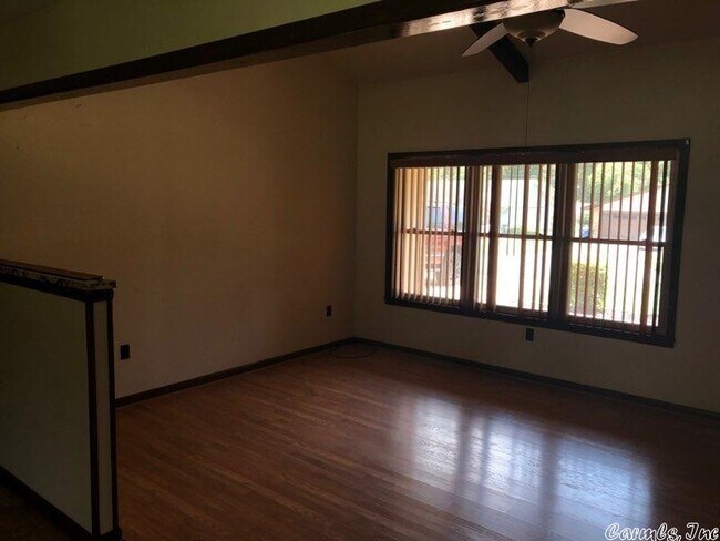 Foto del edificio - 12 Hawthorne Dr