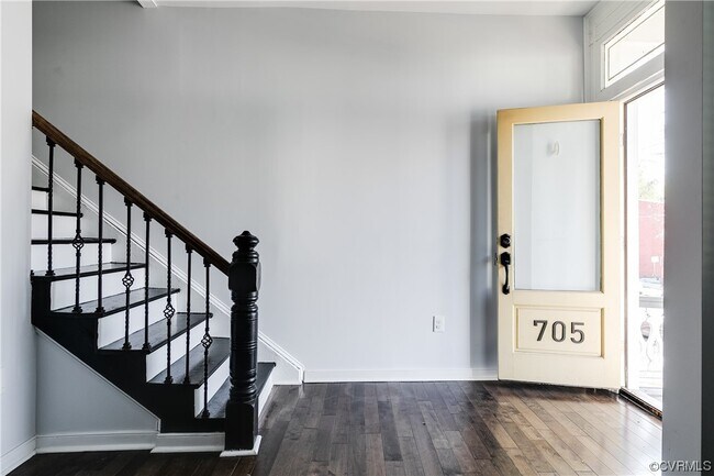 Building Photo - 705 N 21st St