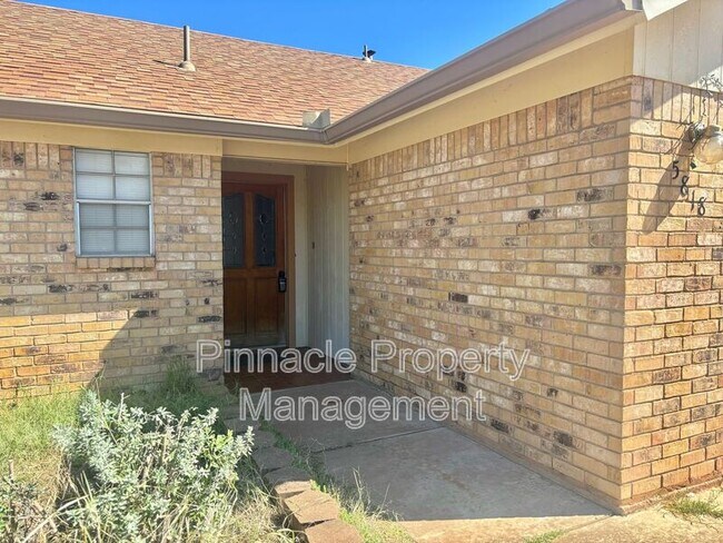 Foto del edificio - 5818 Davenport Dr