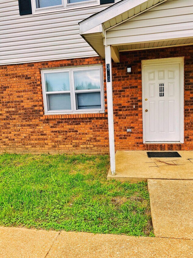 Primary Photo - 303 Country Villa Ln