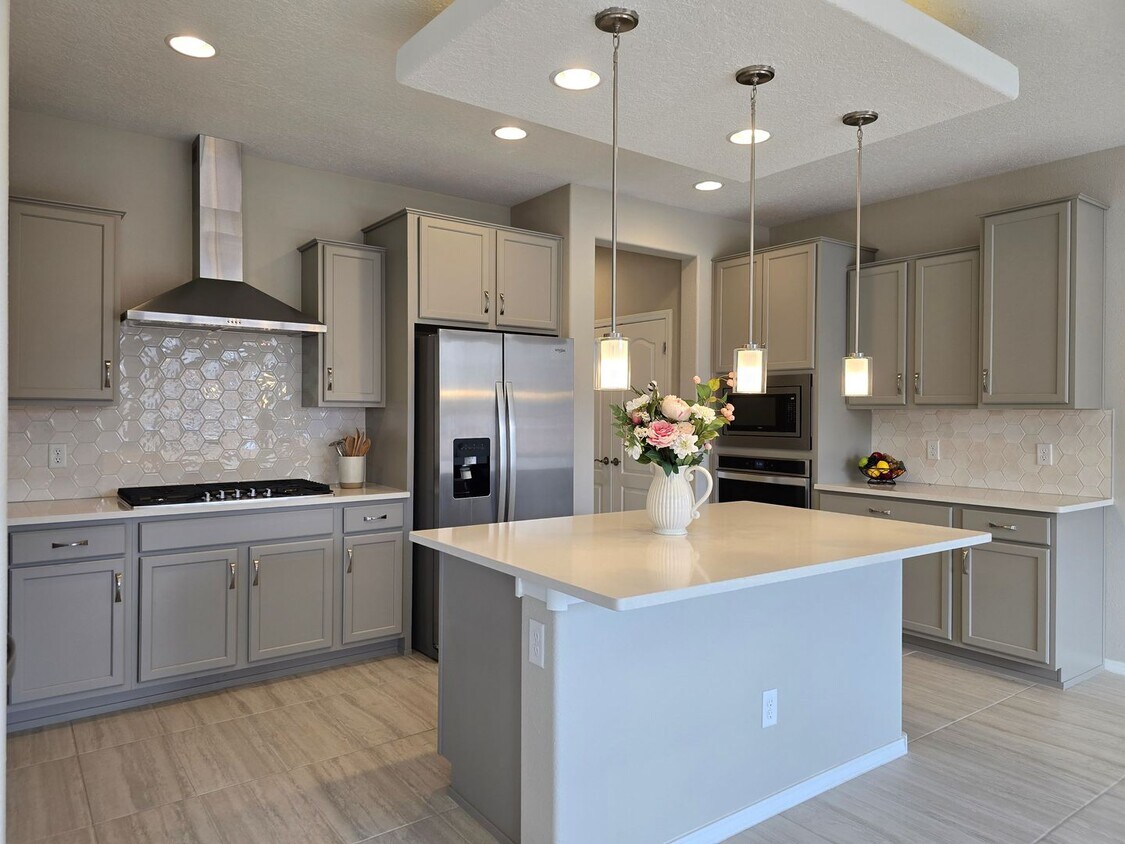 Foto principal - Modern Santa Fe Townhome