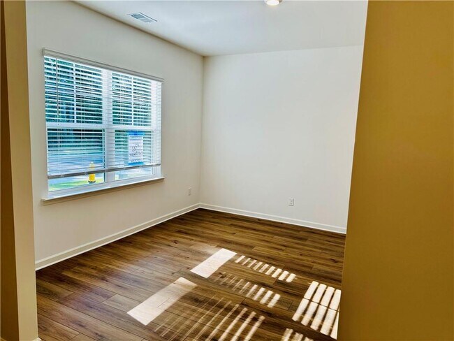 Building Photo - 66 Red Dragon Dr