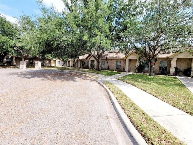 Building Photo - 2402 Tahiti Dr
