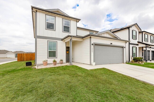 Building Photo - Move-In Ready 4BR Home Near Randolph AFB - Realtor Commission: $500