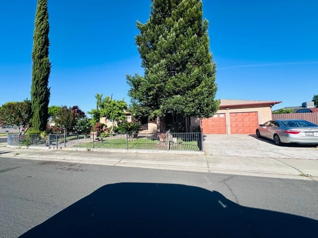 Building Photo - 1044 Agate Ave