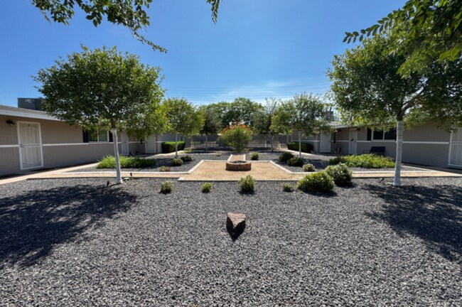 Foto del edificio - 1Bed/1Bath Ground Floor Apt at McDowell Rd/52nd St! Ready for Immediate Move-In!