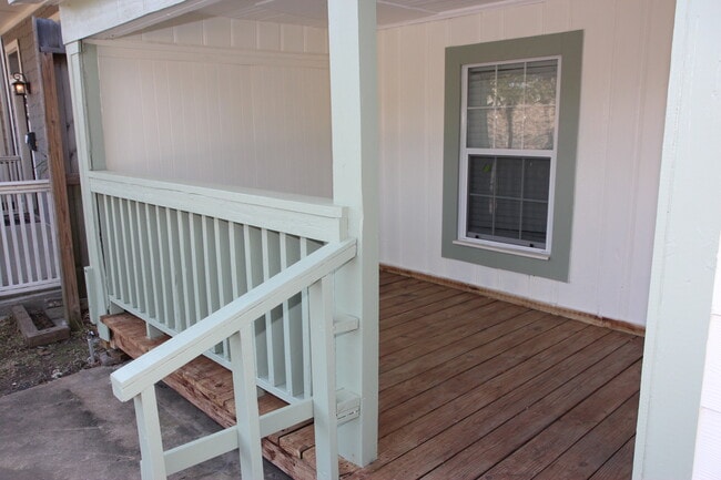 Spacious front porch. - 814 W 21st St