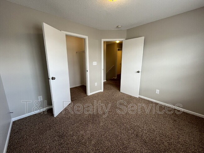 Foto del edificio - 332 Venus Dr