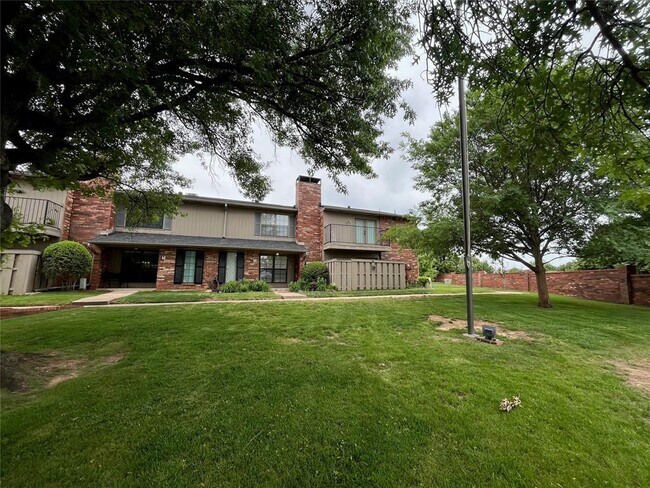 Foto del edificio - 6500 N Grand Blvd
