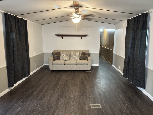 Foto del edificio - 3414 Cook St