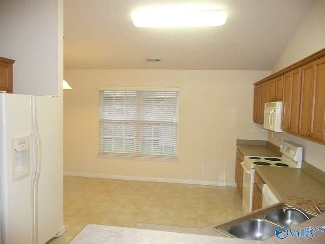 Building Photo - 105 Zeona Ct SW