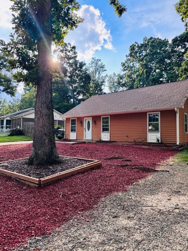 Building Photo - 4708 Chaucer Dr