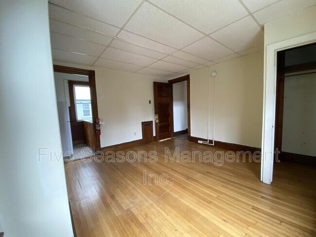 Building Photo - 134 Buell St