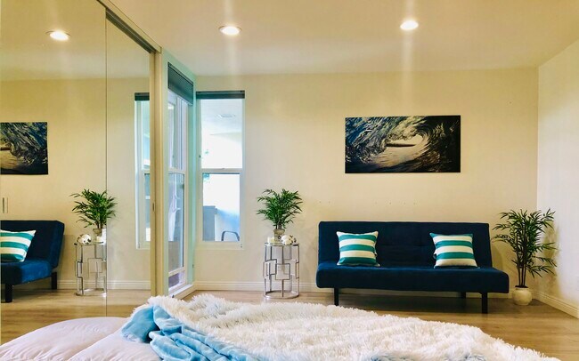 Building Photo - 2510 Torrey Pines Rd