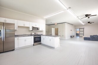 Building Photo - 9 S Main St