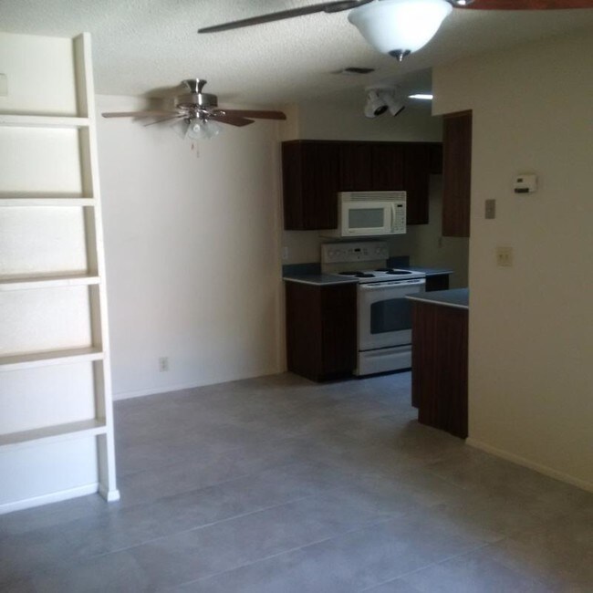 Building Photo - 9019 W Elm St