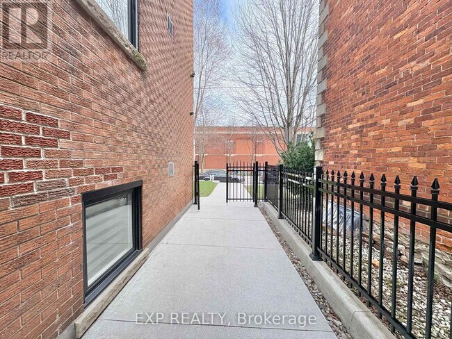 Photo du bâtiment - 100 West Avenue S