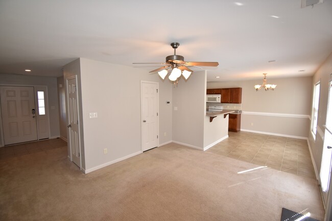 Building Photo - 3 Bedroom and 2.5 Bath in Hollies at Westg...