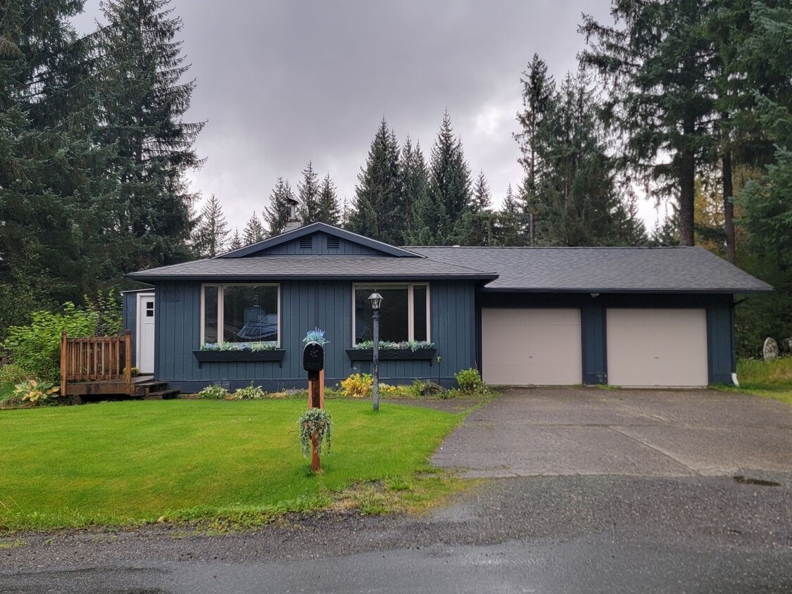 Primary Photo - Spacious 3-Bedroom Home with Fenced Yard &...