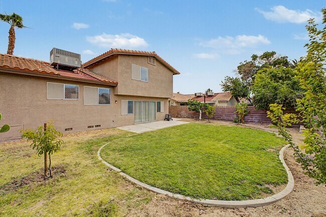Foto del edificio - Upgraded 4 bedroom home in 89129!