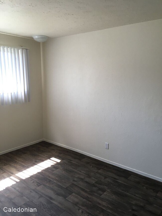 Building Photo - 475 E 600 S