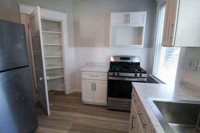 Kitchen - 2621 Ida Ave