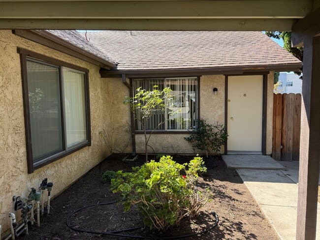 Building Photo - Beautifully Updated Camarillo Townhome